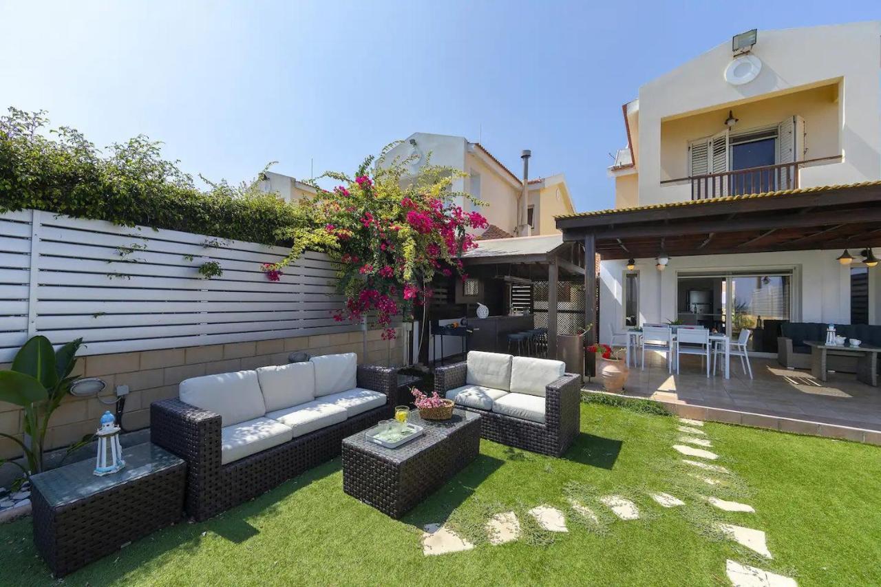 Beachfront Villa Carpe Diem Kiti Exterior photo
