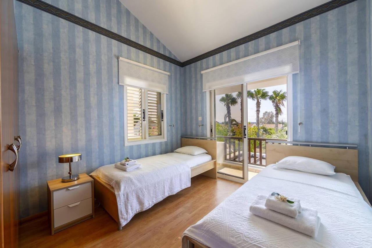 Beachfront Villa Carpe Diem Kiti Exterior photo
